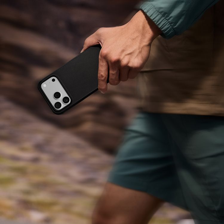 Pitaka Aramid ProGuard Case for iPhone 17 Pro Max with Carbon Fiber Material, Wear, Scratch & scuffs Resistance, Magsafe Compatibility - Black / Gray