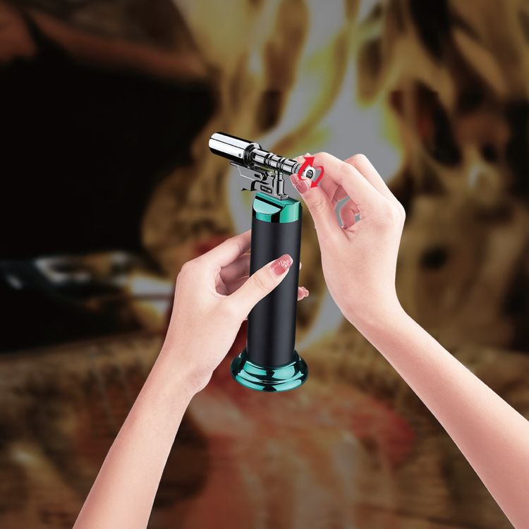 Green Lion Jet Flame Pro Windproof Lighter, 365 ml Capacity, Refillable Gas, Safety Lock, Butane Gas - Black