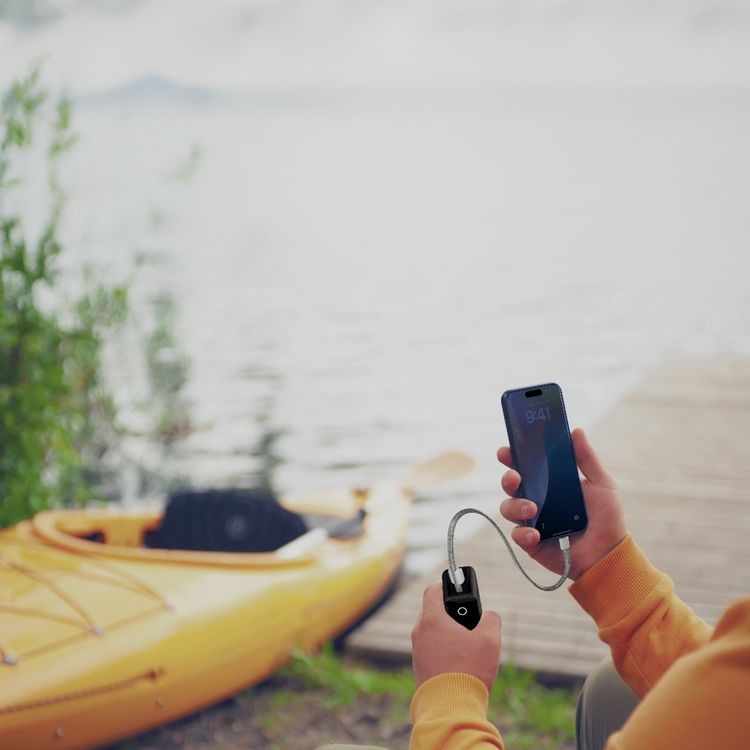 بنك الطاقة المصغر من Powerology بسعة 15000 مللي أمبير مع منافذ شحن متعددة، توافق عالمي، ميزات أمان متقدمة، شاشة تي إف تي ذكية، كابل USB-C مدمج - أسود