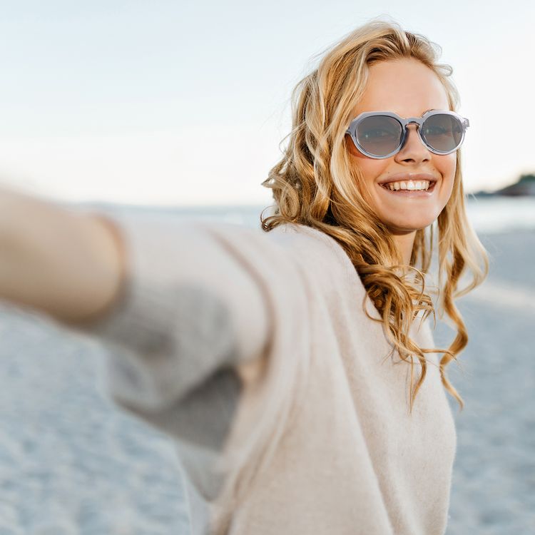 Porodo Lifestyle Montago Polarized Lens Sunglasses with Flexible Stainless Steel Temples, Scratch-Resistant Lenses, Bold Geometric Design, UV400 Protection, Glare-Free Vision, All-Day Comfort Fit, Unisex Design - Silver