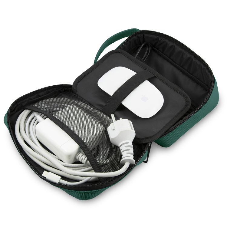 حقيبة يو إس بولو أسن نايلون للأجهزة اللوحية، مزودة بمنفذ USB، وجيب شبكي، وسحاب إغلاق، ومقابض حمل، ومساحة واسعة، وخفيفة الوزن، وسهلة الحمل - لون أخضر