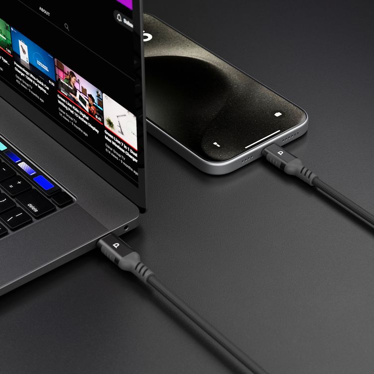 كابل Powerology Power Sync Weave USB-C إلى USB-C بطول 2 متر، وعمر افتراضي يصل إلى 20000 ثنية، مصنوع من مادة النايلون المضفرة، تصميم مانع للتشابك، شحن سريع ونقل بيانات، توصيل طاقة 100 واط، مخرج فيديو بدقة 4K، سرعة نقل 5 جيجابت في الثانية - رمادي غامق