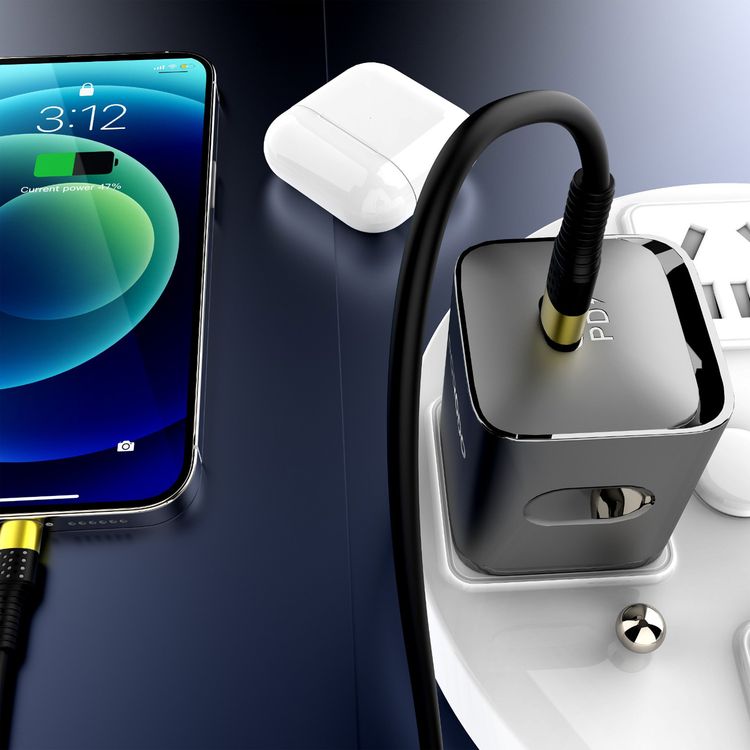 شاحن حائط Porodo USB-C Power Delivery مع كابل USB-C إلى USB-C، بطول 1.2 متر، PD 20W، قابس المملكة المتحدة، حماية من الحرارة الزائدة، رفيق موثوق، شحن متزامن - أسود