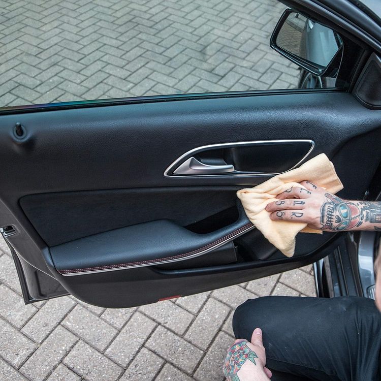 Meguiar's Supreme Shine Hi-Gloss Interior Dash & Trim Protectant, 473ml