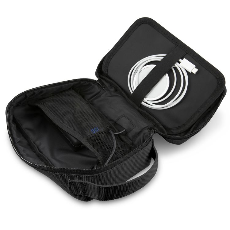 حقيبة يو إس بولو أسن نايلون للأجهزة اللوحية، مزودة بمنفذ USB، وجيب شبكي، وسحاب إغلاق، ومقابض حمل، ومساحة واسعة، وخفيفة الوزن، وسهلة الحمل - لون أسود