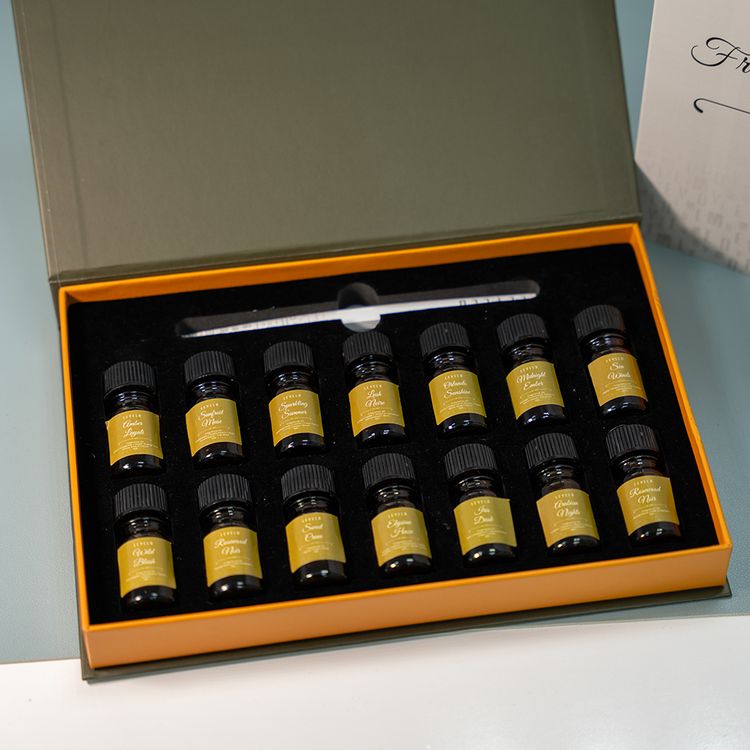 مجموعة زيوت عطرية من Levelo تحتوي على 14 نوعًا مختلفًا من العطور، حجم كل زيت عطري 5 مل، الحجم الإجمالي 70 مل، مركز بشكل عالي، مواد طبيعية، بدون عطور صناعية - أبيض