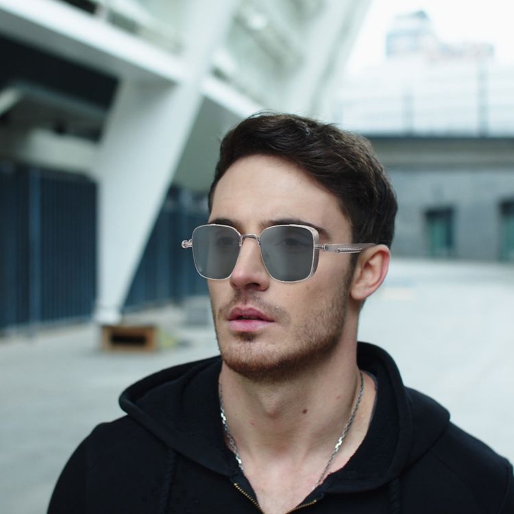 نظارات شمسية سينتينا من جرين ليون مع عدسات مستقطبة بعرض 50 مم، إطار يناسب بشكل مريح، وضوح بصري، عرض جسر 18 مم، حماية UV400، عرض ذراع 145 مم، تخفيف إجهاد العين - فضي