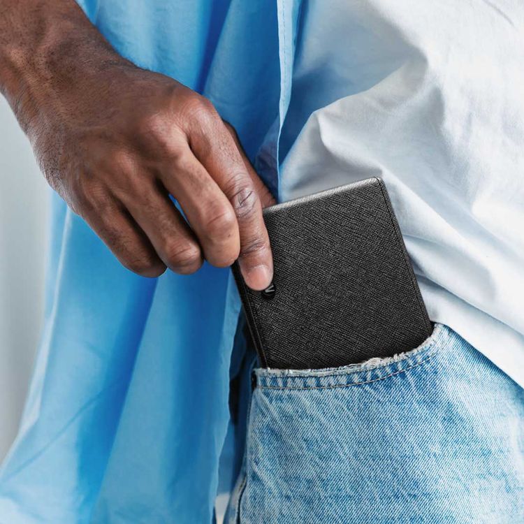 Levelo Billfold Men's Genuine Leather Wallet with Cash & Card Slots, Genuine Leather Material, Multiple Compartments, Lightweight & Compact Design - Black
